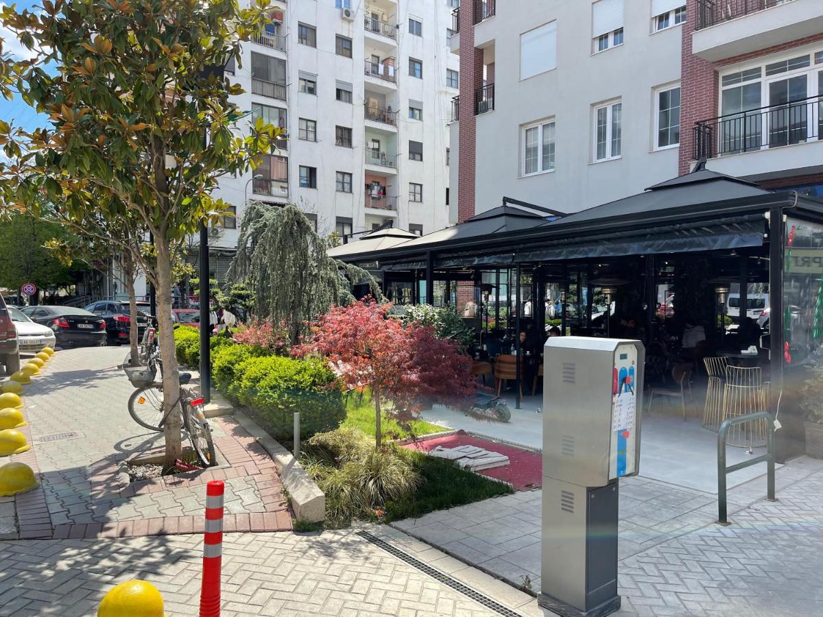 Lovely Apartment Tirana Esterno foto