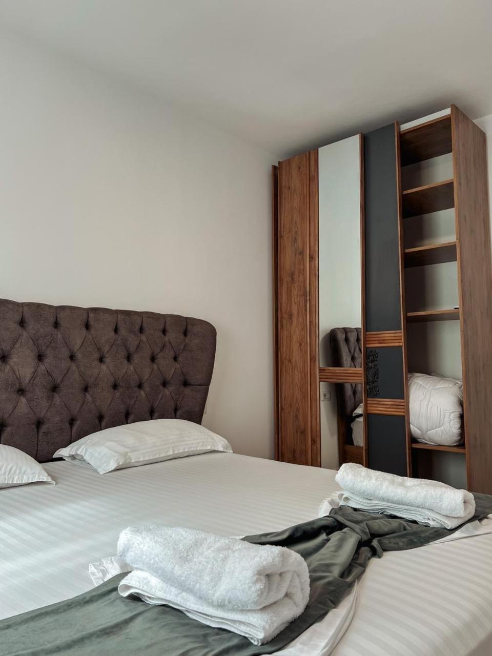 Lovely Apartment Tirana Esterno foto