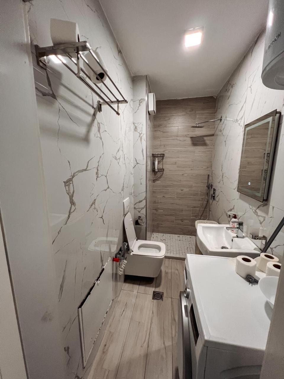 Lovely Apartment Tirana Esterno foto