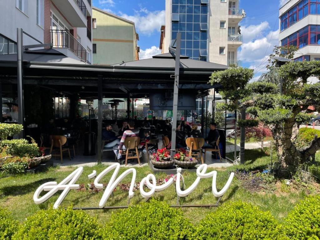 Lovely Apartment Tirana Esterno foto